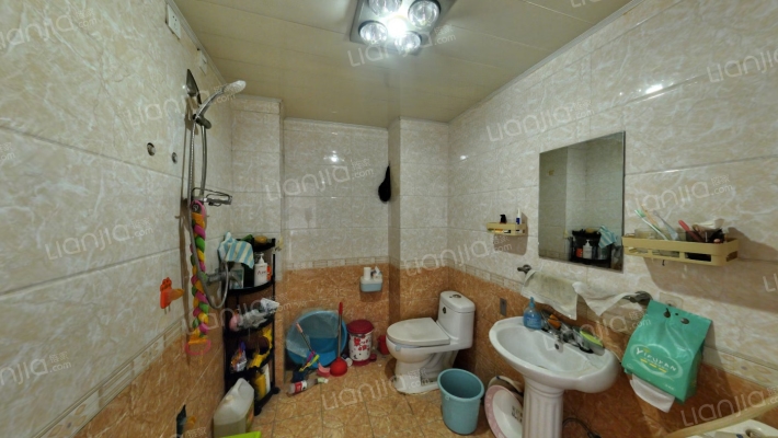 精致装修，朝南户型，房本满五唯一，税费低。-卫生间