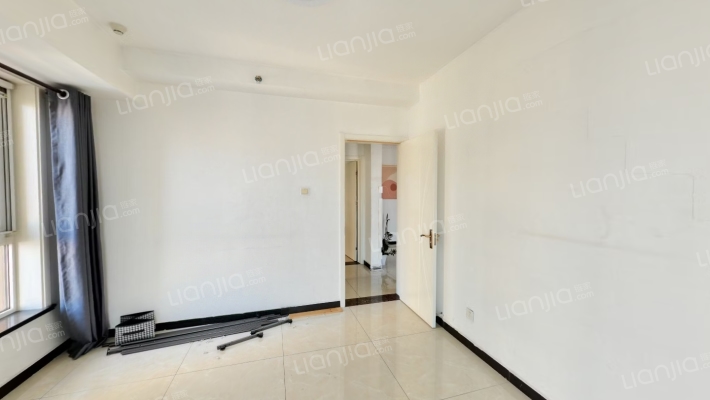 钻石广场 2室1厅 东 北-卧室B