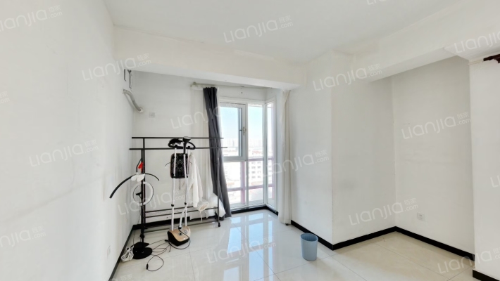 钻石广场 2室1厅 东 北-卧室B