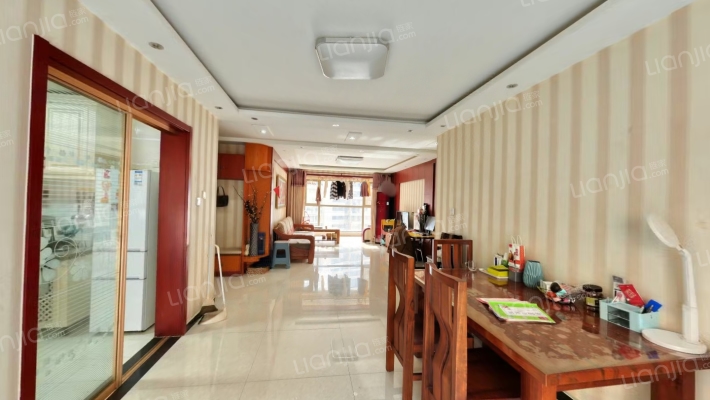 开发区 御景园 精装修大两居 双卫 带车位 景观好-餐厅