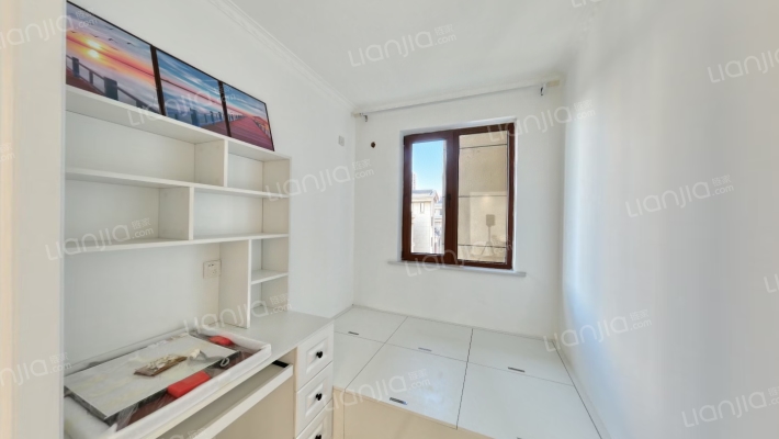 格局方正 通风采光好 精装修拎包入住 房本满二-卧室C