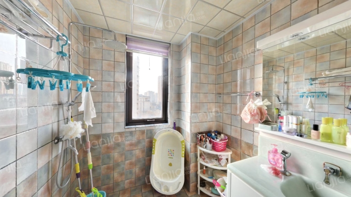 精装修 西户H户型 2明卫 满五 低楼层拎包入住-卫生间B