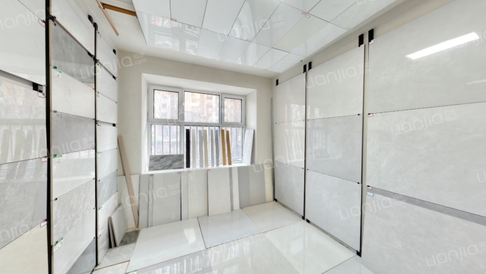 印象城，新小区，临火车站，近高铁，一层有院子-卧室A