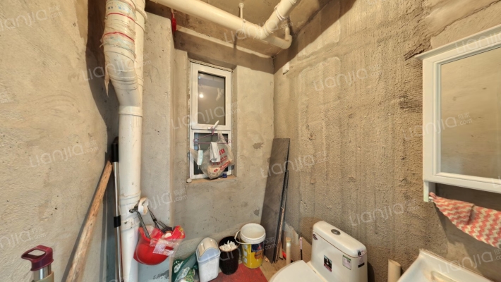 印象城，新小区，临火车站，近高铁，一层有院子-卫生间