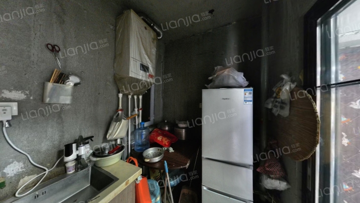 印象城，新小区，临火车站，近高铁，一层有院子-厨房