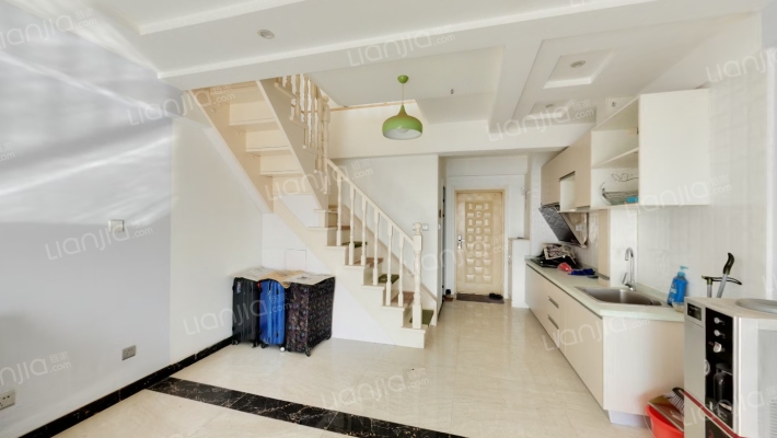 京第银座106平复式带车位55万-客厅