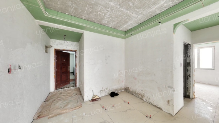 房本在手 电梯房 采光充足 视野好 有地下室 出行方便-客厅