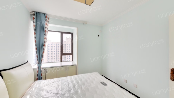 精装全南两居，中高楼层，集中供暖-卧室