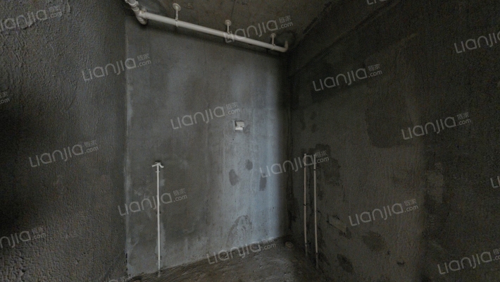 此房满五年唯一随时交易好位置好楼层-卫生间