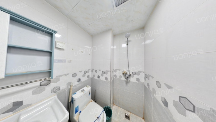 小区环境整洁，人车分流设计，采光好，-卫生间