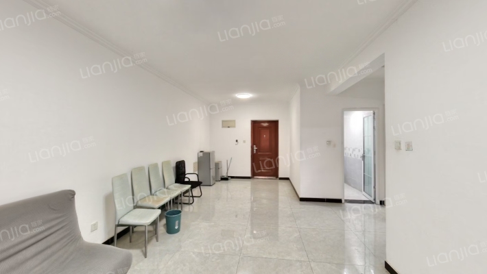 小区环境整洁，人车分流设计，采光好，-客厅