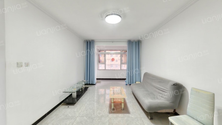 小区环境整洁，人车分流设计，采光好，-客厅