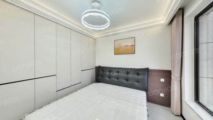 70年产权，南向小三居，中高楼层，采光无遮挡-卧室A