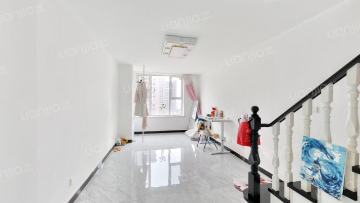 高铁东站  牛津花园  loft  急售-客厅