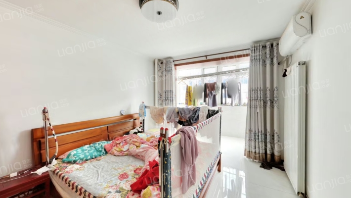 大社区，中间楼层，南北通透户型，精装修-卧室A