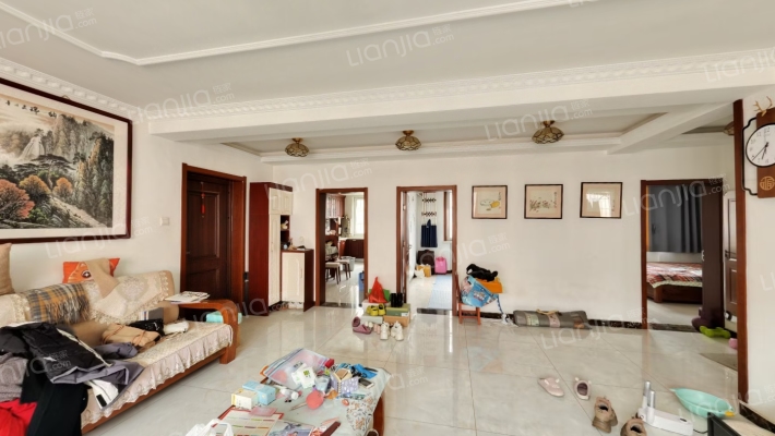 大社区，中间楼层，南北通透户型，精装修-客厅