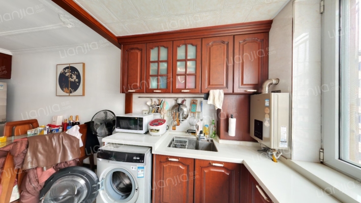 大社区，中间楼层，南北通透户型，精装修-厨房