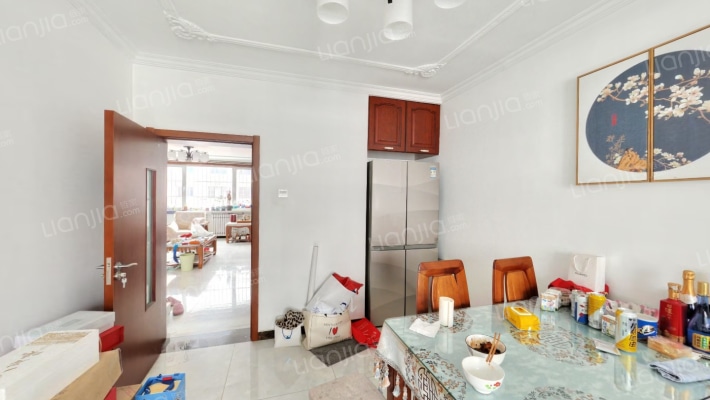 大社区，中间楼层，南北通透户型，精装修-餐厅