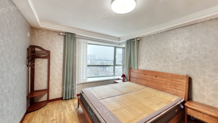 御景园南北三居室双明卫设计精装修诚意出售-卧室C