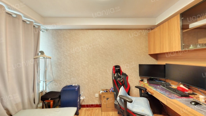 御景园南北三居室双明卫设计精装修诚意出售-卧室B