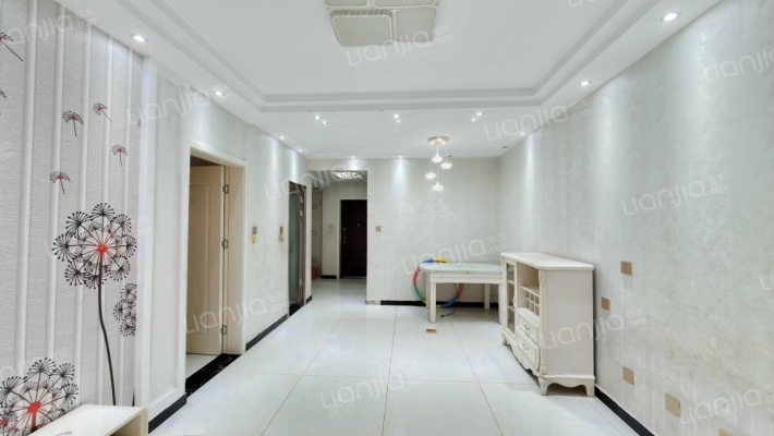 全南两居 业主自住 中间楼层 小区环境优美-客厅