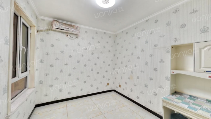 全南两居 业主自住 中间楼层 小区环境优美-卧室B