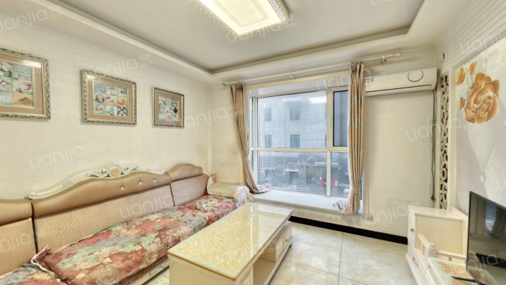 全阳两居，客厅带落地窗，采光视野好-客厅