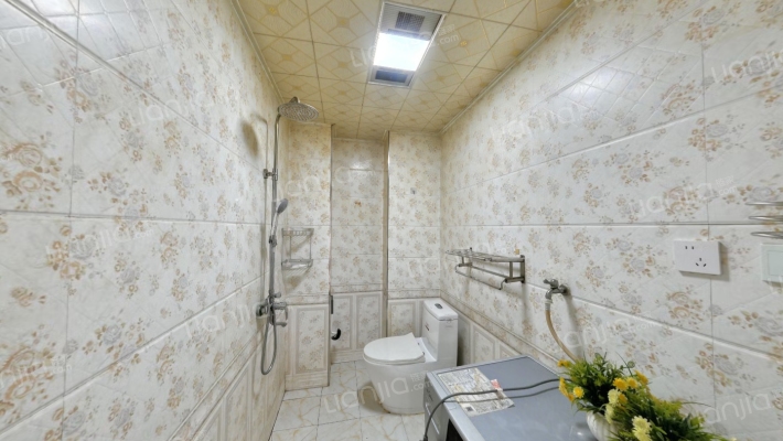 全阳两居，客厅带落地窗，采光视野好-卫生间