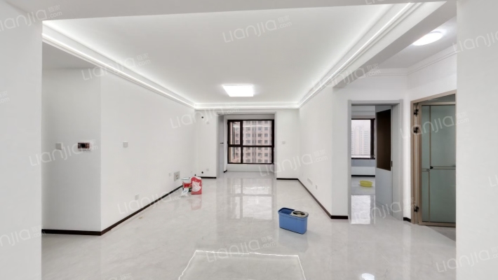 天伦湾大卧室三居，集中供暖的，装修未住！-客厅