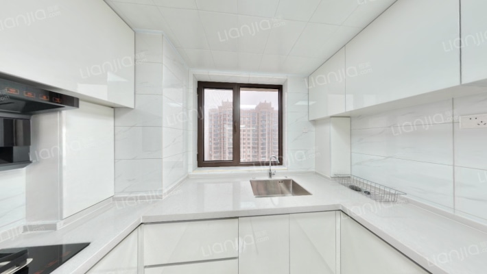 天伦湾大卧室三居，集中供暖的，装修未住！-厨房