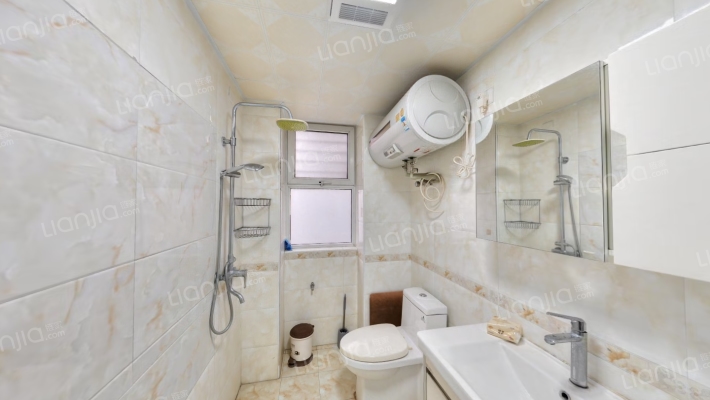 小区环境良好，车位充足，房本满二，随时看房有钥匙-卫生间