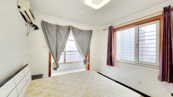 小区环境良好，车位充足，房本满二，随时看房有钥匙-卧室A