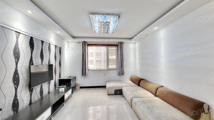 小区环境良好，车位充足，房本满二，随时看房有钥匙-客厅