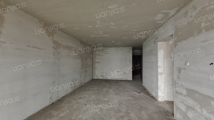 翡翠城101平中间楼层大两居49.9万-客厅