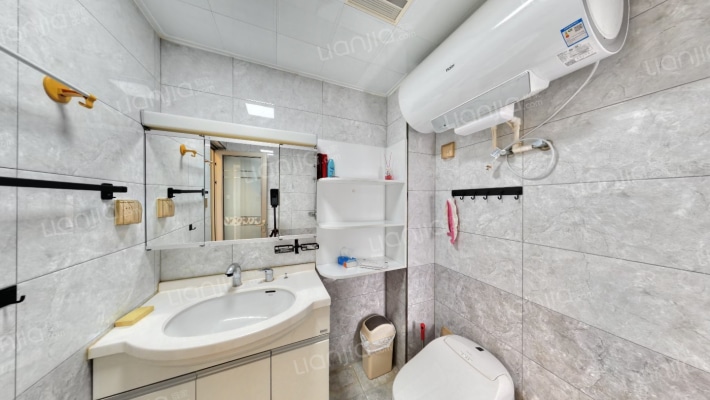 天伦湾一期 3室2厅 南 北-卫生间