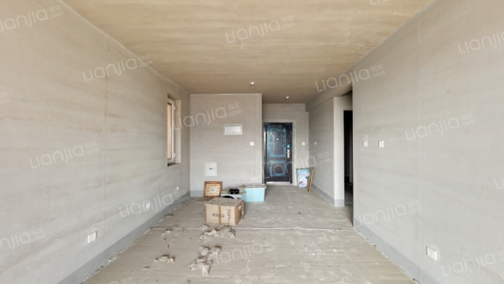 中层 毛坯 两居 満二 看房方便 不临街-客厅