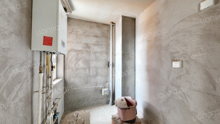 中层 毛坯 两居 満二 看房方便 不临街-厨房