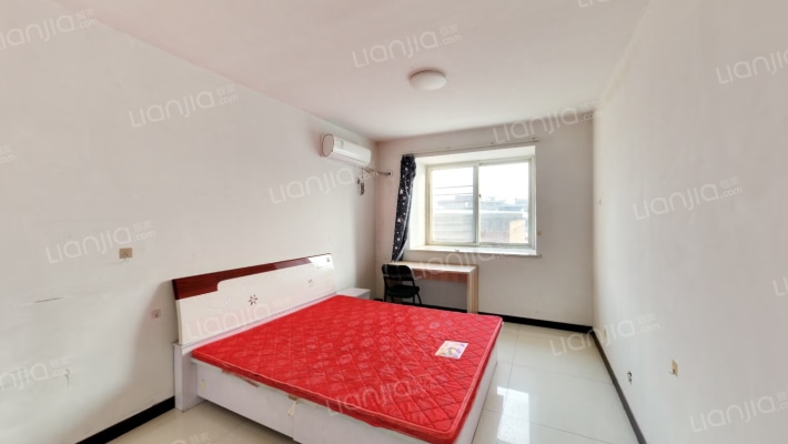 经典版楼，大两居室，满五不唯一，南北通透，格局好。-卧室A