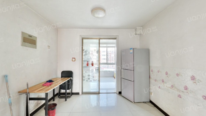 经典版楼，大两居室，满五不唯一，南北通透，格局好。-餐厅