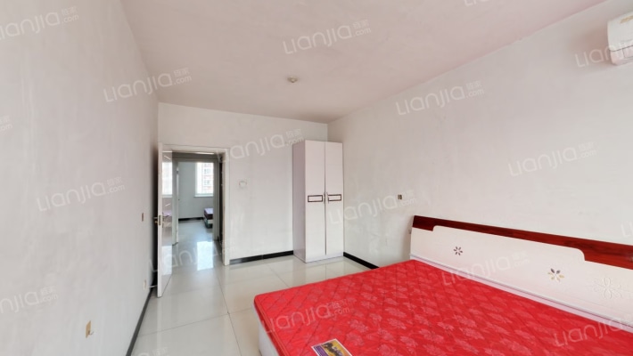 经典版楼，大两居室，满五不唯一，南北通透，格局好。-卧室A