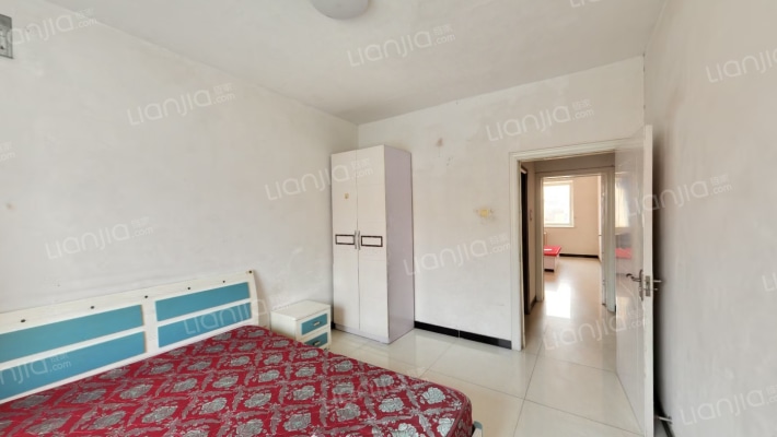 经典版楼，大两居室，满五不唯一，南北通透，格局好。-卧室B