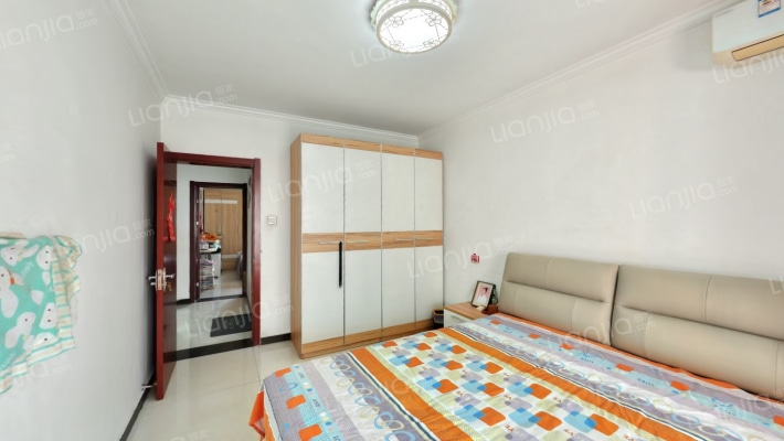 德信公园旁 名流五期 两居南北通透户型， 集体供暖-卧室B