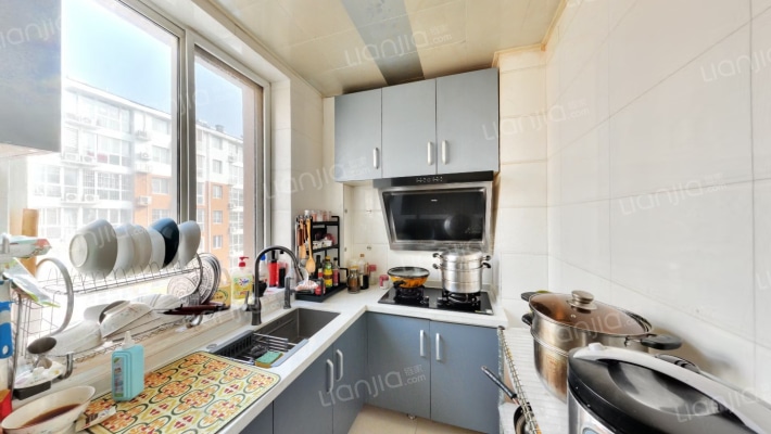 德信公园旁 名流五期 两居南北通透户型， 集体供暖-厨房