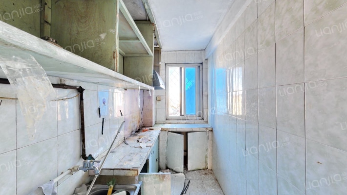 矿山局家属楼南院，838沿线，出门市医院-厨房