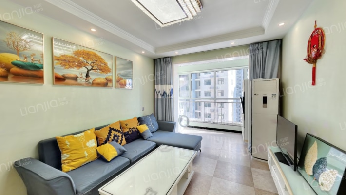 房子属于精装修的，楼层比较好，采光好-客厅