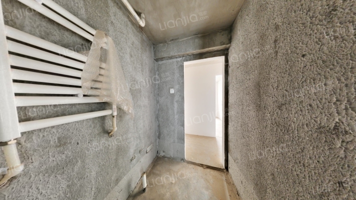 南北通透好户型   房本满二大社区-卫生间