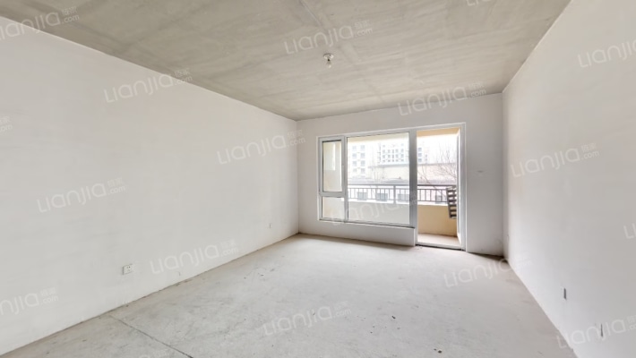 洋房南北通透三居室，中间楼层，诚心出售，价格可议-客厅