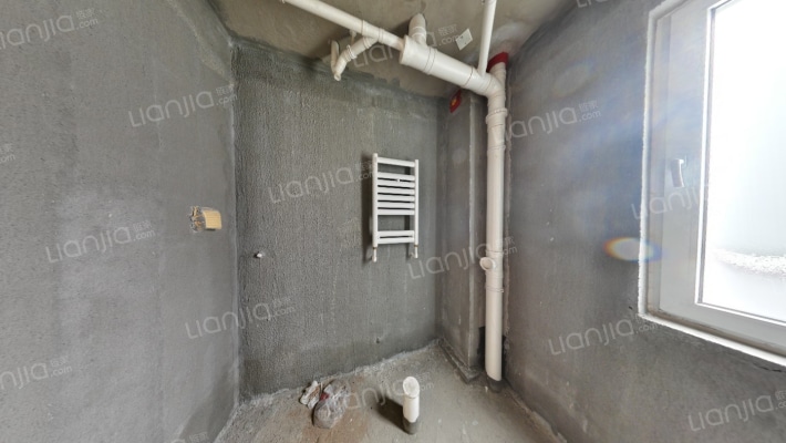 洋房南北通透三居室，中间楼层，诚心出售，价格可议-卫生间B