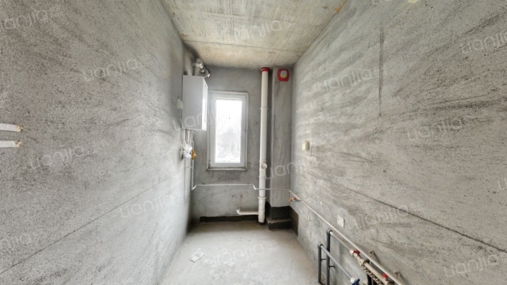 洋房南北通透三居室，中间楼层，诚心出售，价格可议-厨房