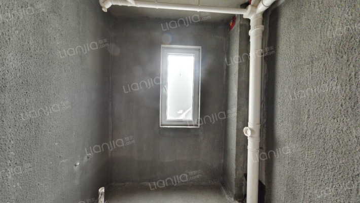 洋房南北通透三居室，中间楼层，诚心出售，价格可议-卫生间A